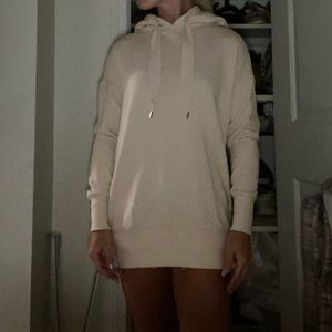 Off-White/Cream Sweatshirt